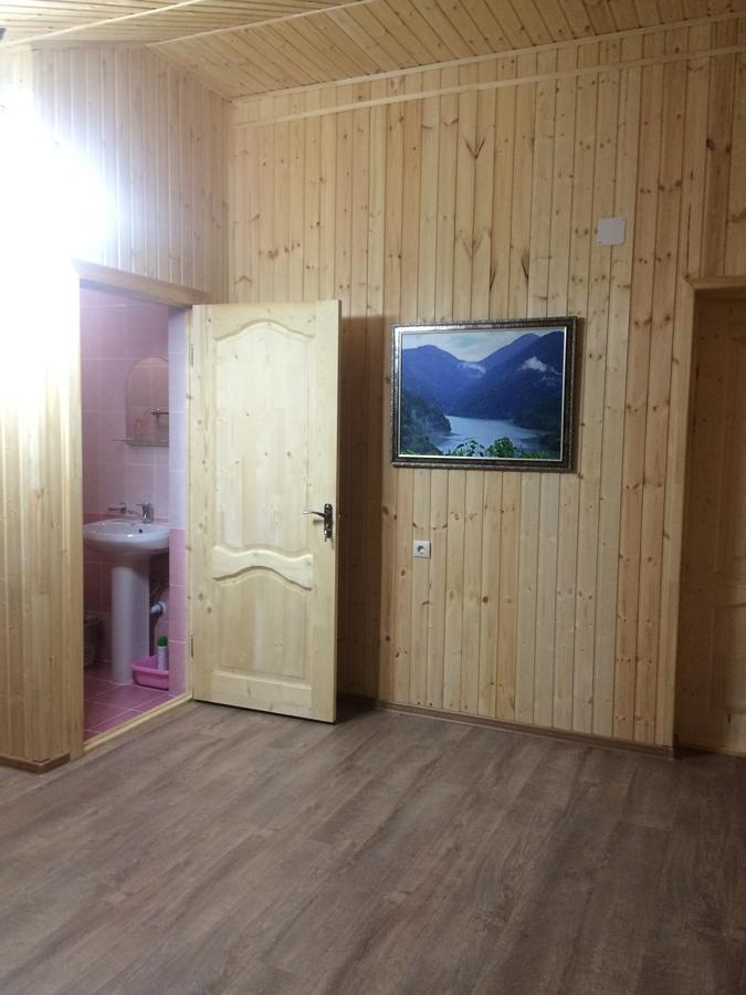 Guesthouse Tigranakert Pitsoenda Buitenkant foto
